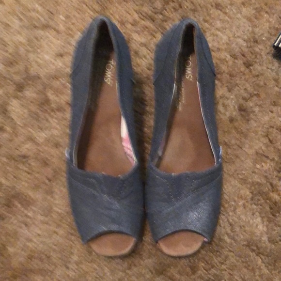 toms classic wedge pump